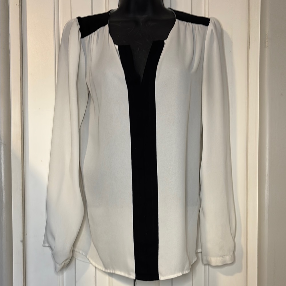 VGUC-Mango brand Elegant Black and White Women's Top